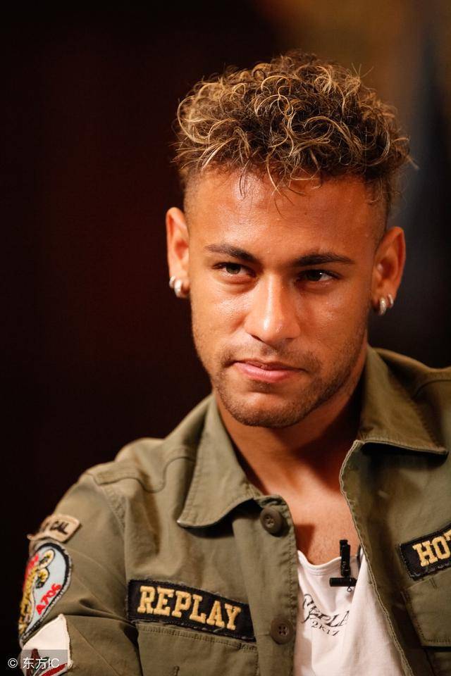 周琦在禁区 周琦在禁区