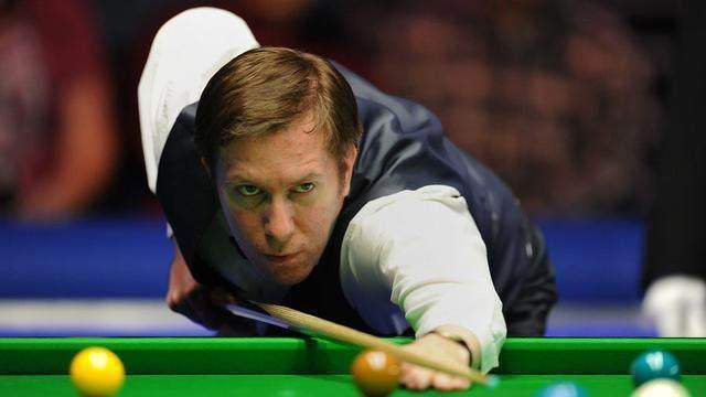 同时借助英 同时借助英