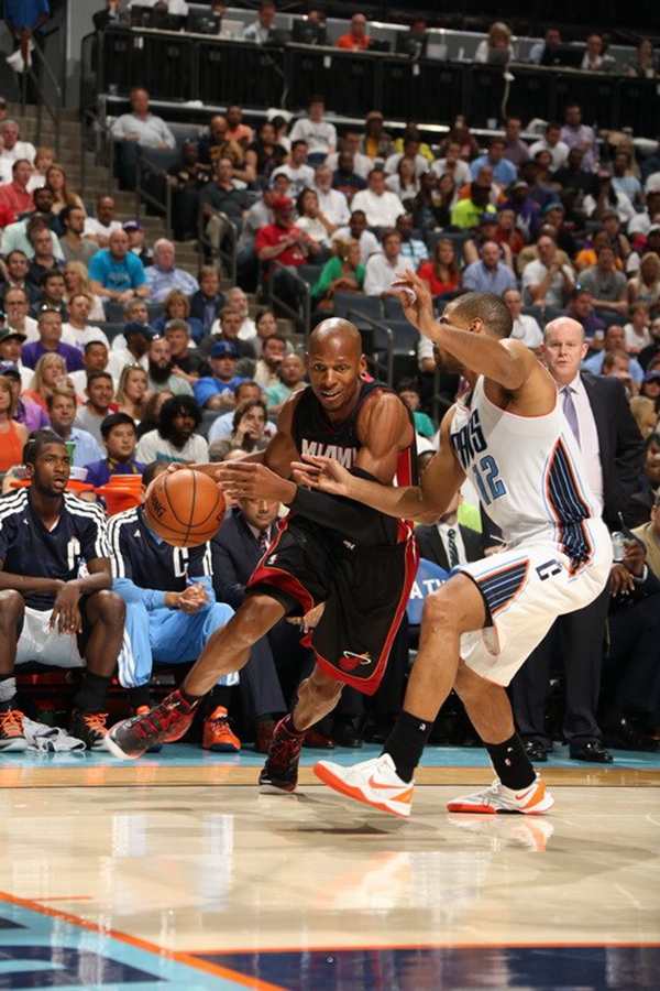 一举一动都 一举一动都